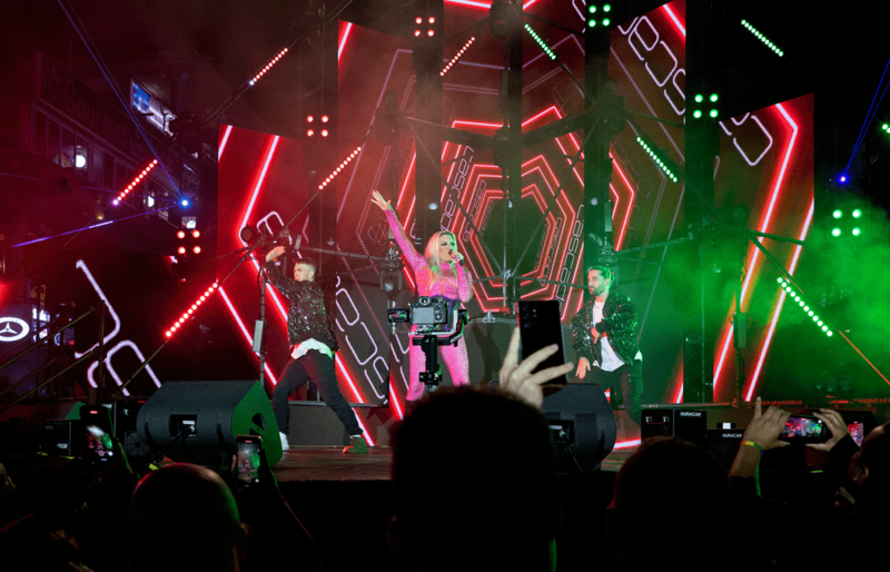 Actuación de noche en el Yumbo/TA.