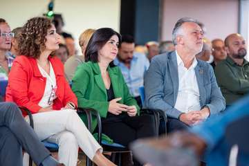 Darias (PSOE) anuncia su candidatura a alcaldesa de Las Palmas de GC y promete darlo 