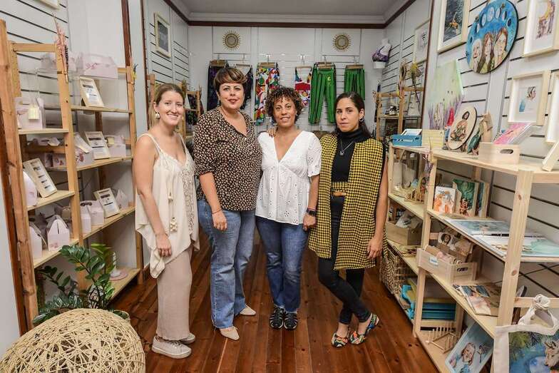 Minerva Alonso, junto a las tres emprendedoras / TA