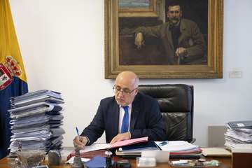 Pleno del Cabildo de Gran Canaria en el que se aprobó el Plan Insular de Ordenación de la isla/TA.