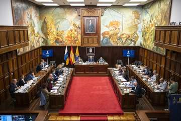 Pleno del Cabildo de Gran Canaria en el que se aprobó el Plan Insular de Ordenación de la isla/TA.