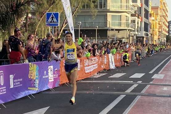 El atleta teldense Fran Cabrera gana la XX San Silvestre LPGC 2022/TA, Acfi Press y C7.