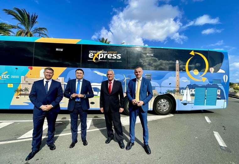 Momento de la presentación de las guaguas/TA.