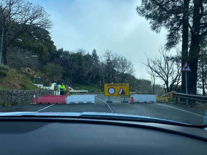 Corte de carretera en la cumbre grancanaria/TA.