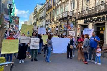 Los empleados de las escuelas infantiles municipales de la capital exigen el pago de sus nóminas/TA.