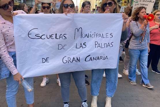 Los empleados de las escuelas infantiles municipales de la capital exigen el pago de sus nóminas/TA.