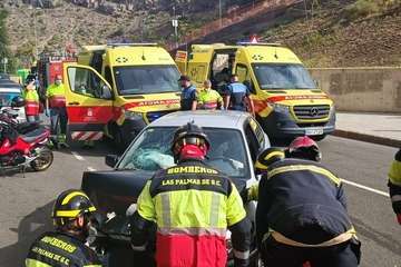  Un conductor da positivo en alcoholemia y drogas tras una aparatosa colisión entre dos vehículos/PLLPGC.