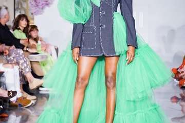  Los nuevos talentos inauguran la pasarela Bridal y Pedro Palmas pone el cierre a la jornada con la colección â€˜Neigeâ€™ inspirada en la nieve/TA.