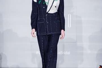  Los nuevos talentos inauguran la pasarela Bridal y Pedro Palmas pone el cierre a la jornada con la colección â€˜Neigeâ€™ inspirada en la nieve/TA.