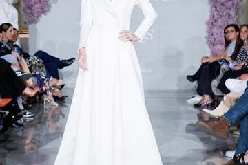  Los nuevos talentos inauguran la pasarela Bridal y Pedro Palmas pone el cierre a la jornada con la colección â€˜Neigeâ€™ inspirada en la nieve/TA.