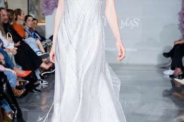  Los nuevos talentos inauguran la pasarela Bridal y Pedro Palmas pone el cierre a la jornada con la colección â€˜Neigeâ€™ inspirada en la nieve/TA.