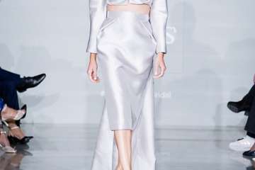  Los nuevos talentos inauguran la pasarela Bridal y Pedro Palmas pone el cierre a la jornada con la colección â€˜Neigeâ€™ inspirada en la nieve/TA.