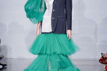  Los nuevos talentos inauguran la pasarela Bridal y Pedro Palmas pone el cierre a la jornada con la colección â€˜Neigeâ€™ inspirada en la nieve/TA.