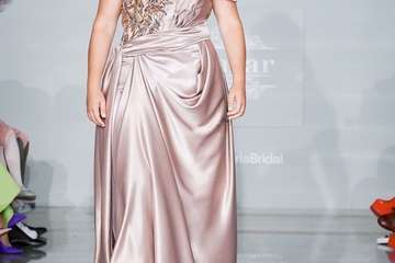  Los nuevos talentos inauguran la pasarela Bridal y Pedro Palmas pone el cierre a la jornada con la colección â€˜Neigeâ€™ inspirada en la nieve/TA.