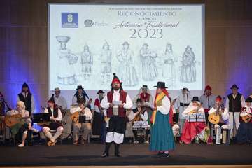 El Cabildo reconoce a las artesanas teldense Nilia Bañares y Juana de la Cruz/TA.