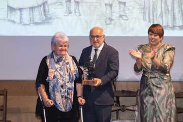 El Cabildo reconoce a las artesanas teldense Nilia Bañares y Juana de la Cruz/TA.