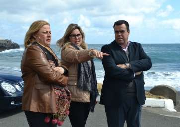 La alcaldesa, la concejala y de Playas y el consejero insular de Turismo (Foto TA)