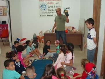 Imagen de archivo de una actividad del club con los niños (Foto TA)