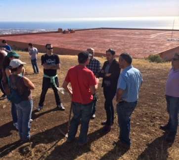 Un momento de la plantación, este miércoles (Foto TA)