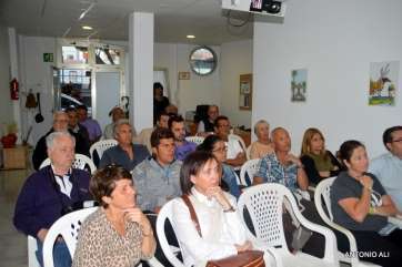 Miembros de la Plataforma contra el Ruido en el acto de anoche en Más por Telde (Foto Antonio Alí)