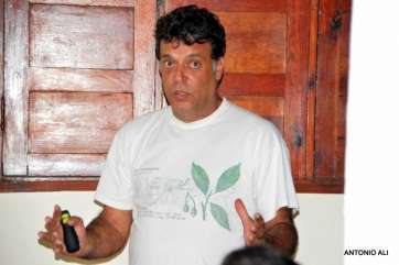 Eduardo Franquiz, durante la charla que anoche ofreció en Telde (Foto Antonio Alí)