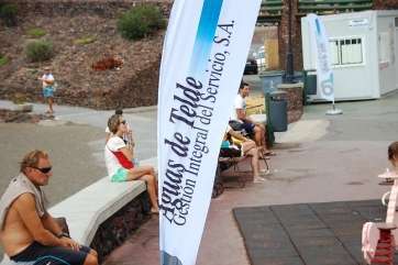 Banderola de Aguas de Telde en el parque infantil de Melenara, donde se iba a celebrar el taller de reciclaje (Foto TA)