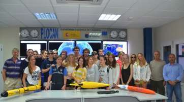 El grupo posa durante la visita a la sede de la Plocan (Foto TA)