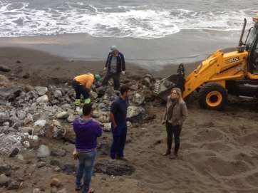 Obras para retirar cimientos de antiguas viviendas en La Garita (Foto TA)