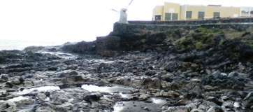 Estado en que ha quedado la cala por el temporal de mar (Foto TA)