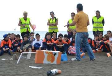 Encuentro mediambiental con escolares en Melenara (Foto TA)