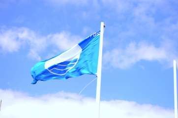La Bandera Azul, ondeando en la playa de Melenara (Foto TA)