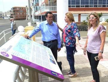 Camón, Castellano y González Calderín, esta mañana en Salinetas junto al panel informativo (Foto TA)