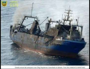 Imagen del pesquero ruso Oleg Naydenov, horas antes de su hundimiento al sur de Gran Canaria (Foto TA)