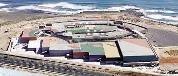 Obras del complejo comercial de la playa de Jinámar (Foto TA)