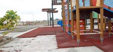 Imagen de un parque infantil de Telde que estaban en mal estado en Taliarte, hoy fuera de uso (Foto TA)