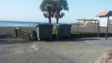 Imagen de los nuevos contenedores ubicados en las playas de Telde (Foto TA)