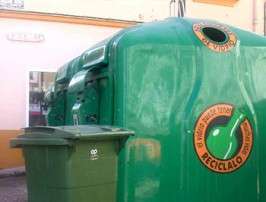 Imagen de archivo de un iglú de reciclaje de vidrio en Telde (Foto TA)