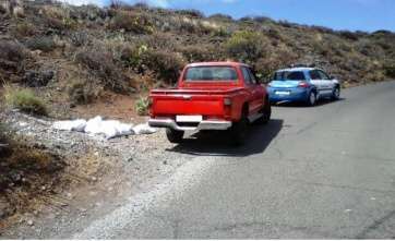 Imagen del vehículo del infractor sorprendido en Lomo Blanco (Foto TA)