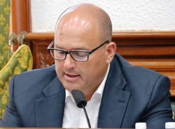 El edil nacionalista Agustín Arencibia Martín, en el Pleno del pasado viernes 31 de julio (Foto TA)