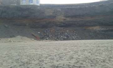 Desprendimientos de rocas en el acantilado de San Borondón (Foto TA)