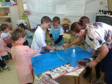 Los pequeños del CEIP San Antonio disfrutan de una de las actividades de la pasada edición de La Escuela Verde (Foto TA)