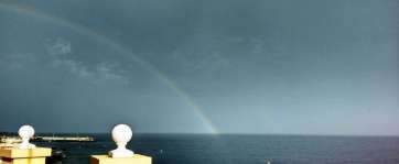Imagen del arcoíris desde la costa de Melenara (Foto TA)