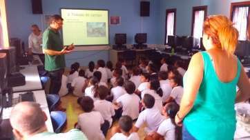 Un momento de la charla ofrecida en el CEIP María Jesús Ramírez Díaz (Foto TA)