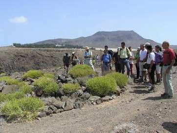 Participantes en una ruta de senderismo de Turcón (Foto TA)