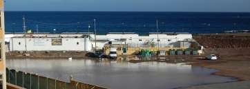 Imagen de una gran laguna de agua formada en una explanada de Melenara (Foto TA)