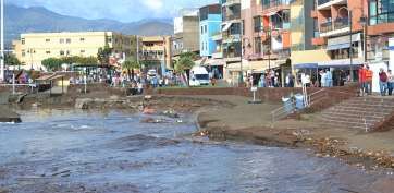 La playa de Melenara, arrasada tras las lluvias torrenciales de ayer (Foto TA)
