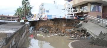 Destrozos en la playa de La Garita (Foto Jesús Ruiz Mesa)