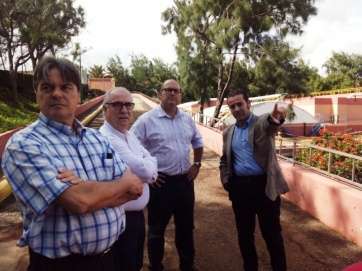 Un momento de la visita, hoy, a la planta depuradora de Hoya del Pozo (Foto TA)