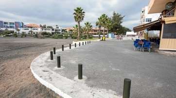 Estado en el que ha quedado tras las obras un sector del paseo en La Garita, que fue destrozado por las lluvias torrenciales (Foto Borja Suárez/C7)