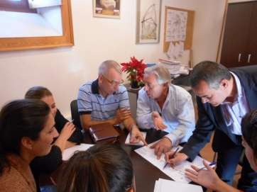 Reunión de Monzón, miembros de Femepa y Espiño, esta mañana en Telde (Foto TA)